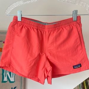 Kids Patagonia baggies, coral